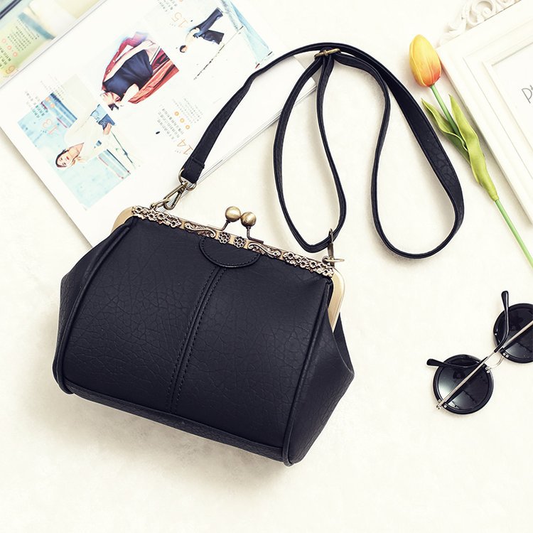 Vintage Pattern Shoulder Bag For Women Retro Style Pu Handbag_voghion.com
