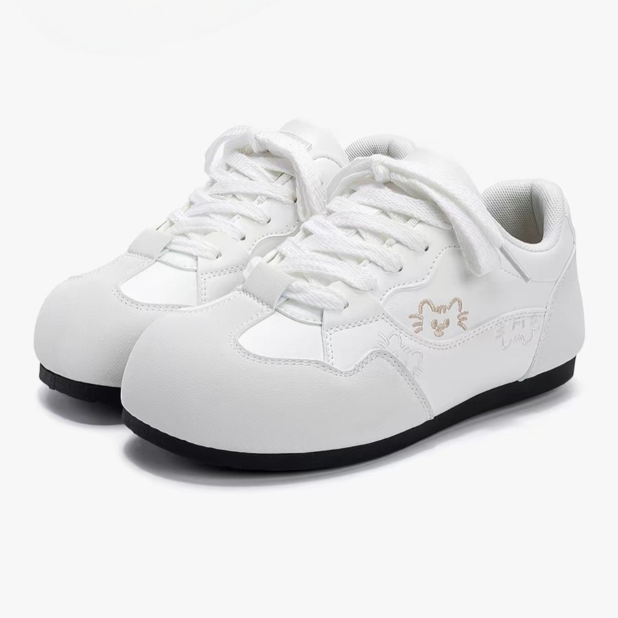 Zapatos de entrenamiento para mujeres 2026 primavera lindo viento zapatos de mujer casuales versátiles aumentan la altura de los zapatos de skate originales zapatos deportivos blancos