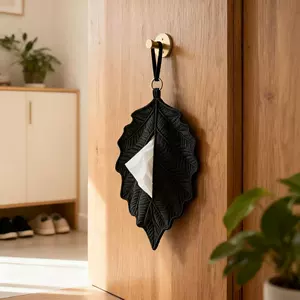 Creative leaf-shaped tissue box, wall-mounted tissue holder, car tissue bag, wall-mounted tissue box storage, same style as on Little Red Book