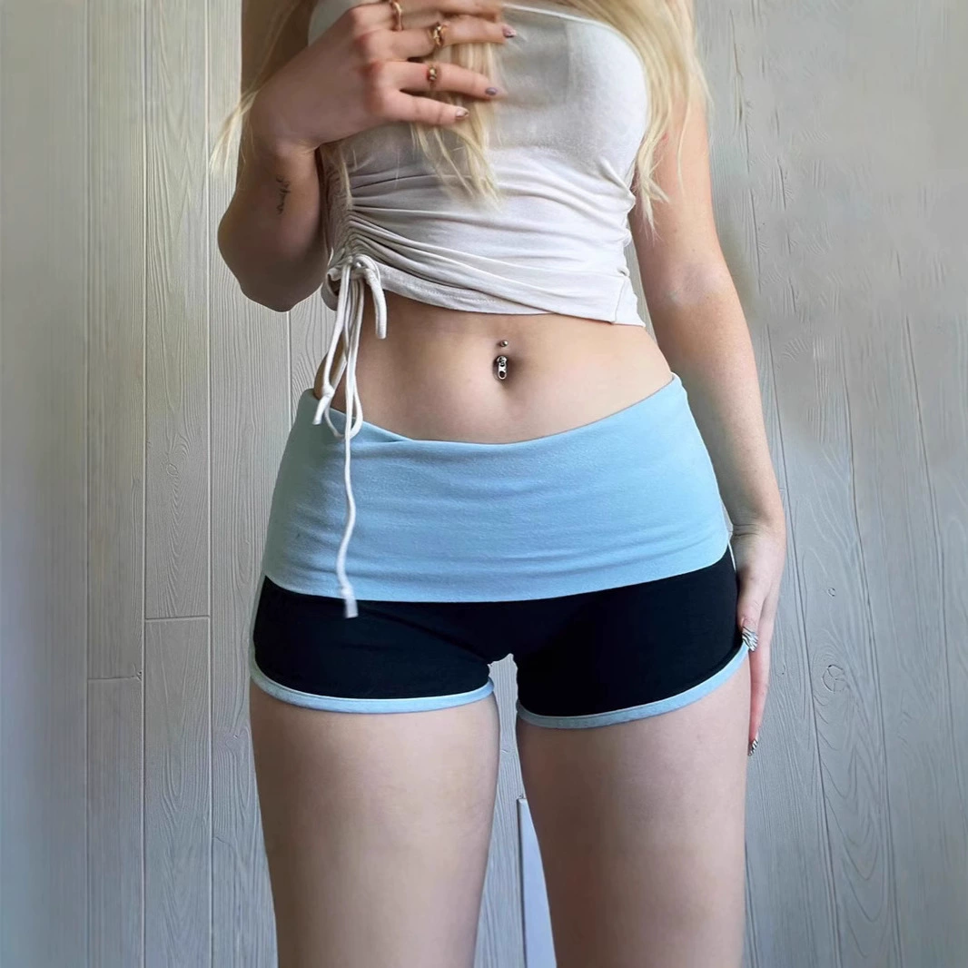 Американский стиль 2025, уличный спортивный стиль, контрастные цвета, сексуальные шорты с низкой талией, закрывающие бедра, узкие базовые повседневные брюки