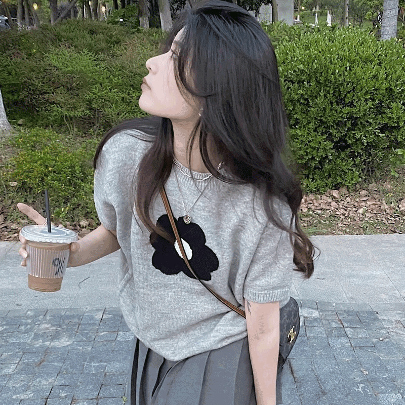 High-end, loose-fitting women's summer Korean style floral short-sleeved t-shirt, slimming ice silk knit top.