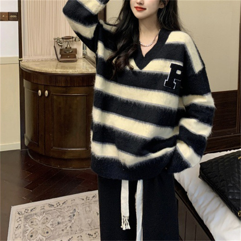 24 Dongpuyuan coreano de alto nivel sensación de viento relajado rayas sueltas de cuello en V de manga larga jersey de punto de moda explosión k