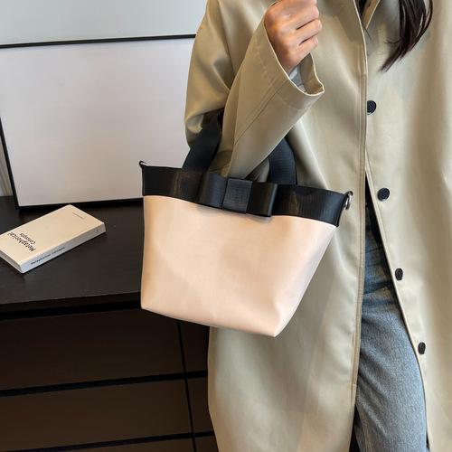 2024 New Women's Commuter Tote Bag Fashionable and Versatile Shoulder and Crossbody Bag Trendy Simple Large Capacity Handbag