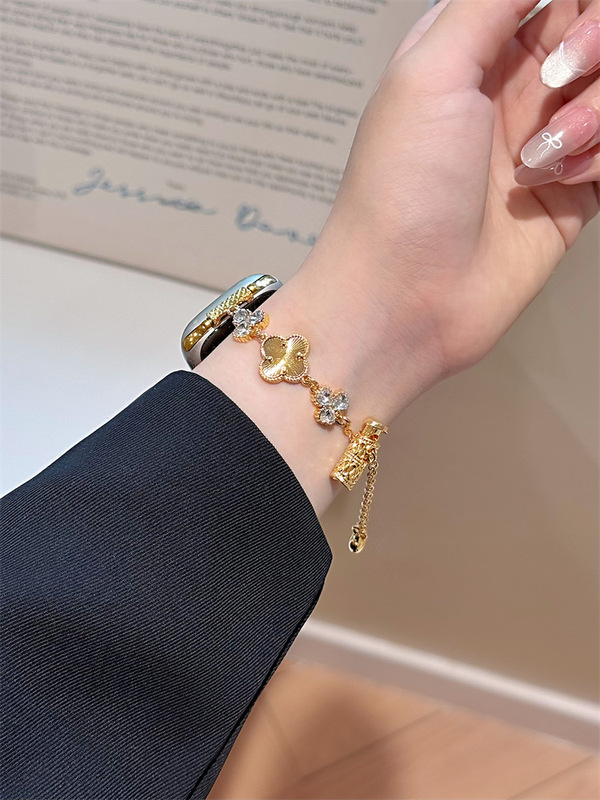 クローバー高級感ドリルチェーンはリンゴiwatch1098765世代se腕時計バンドの米華為GT5に適している|undefined