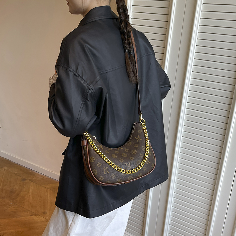 Borsa a spalla vintage crescent con monogramma e catena_voghion.com