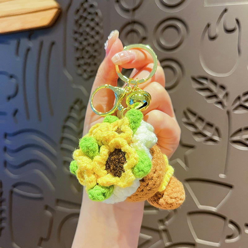 オリジナルの毛糸のかぎ針編みの花のキーホルダーは赤いバラのかわいいヒマワリの学生のカバンのペンダントの贈り物を模倣します。|undefined