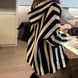 2025春装黑白竖条纹连帽外套宽松慵懒中长款针织开衫女休闲大毛衣