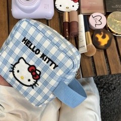 新しいブルーチェック柄ハローキティ化粧品バッグポラロイド収納女の子大容量ポータブルスクエアバッグポータブル雑貨バッグ