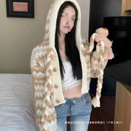 白鹿同款棕色复古立体小熊针织开衫女宽松减龄连帽短款毛衣外套