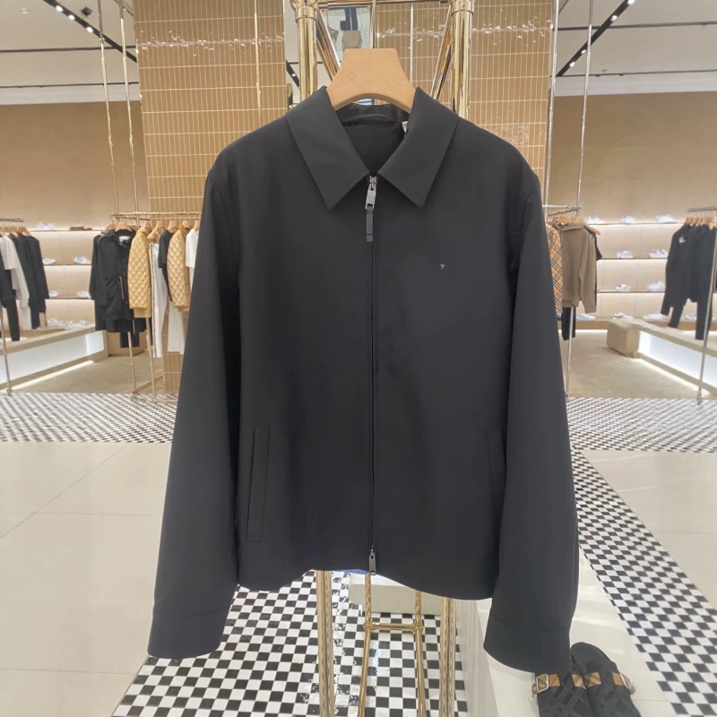 New Spring and Autumn Casual Fashion Jacket with Metal Horse Logo on the Chest and Zipper Closure