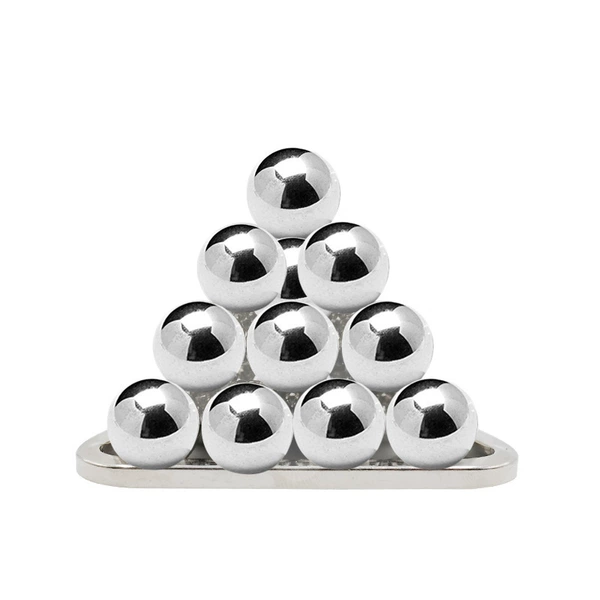 Metal pyramid