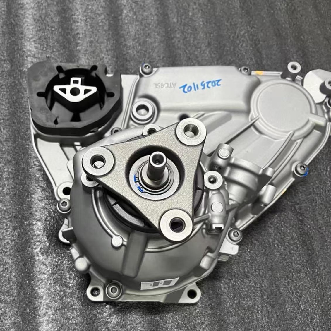 Bmw Atc45L Transfer Case 27107643758 Suitable for X3 X4 X5 X6 Eight-Speed Four-Wheel Drive Models