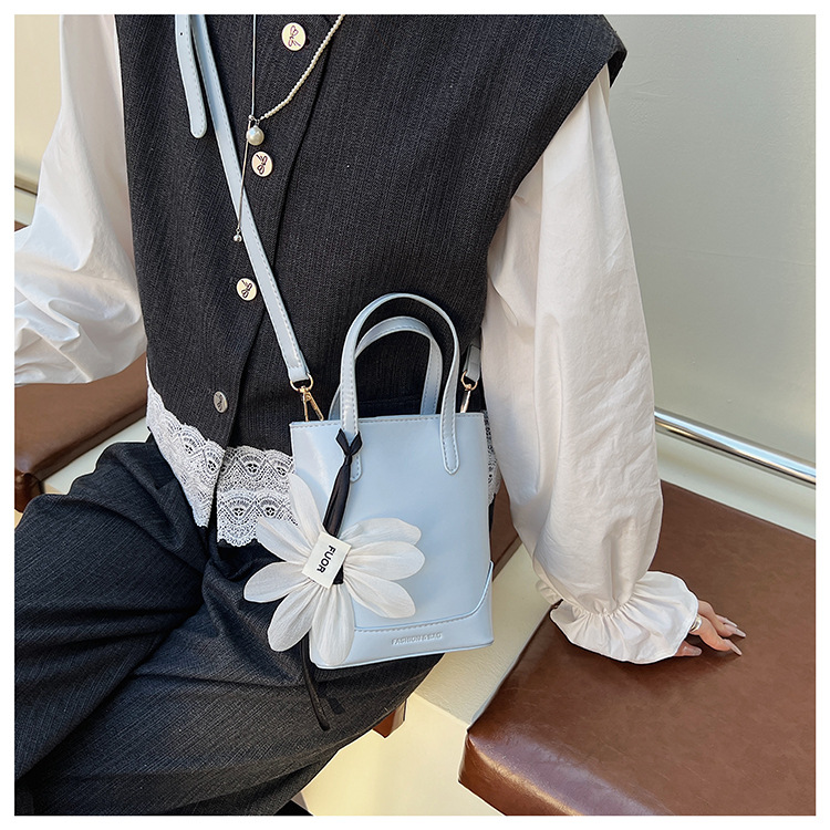 Fashionable and high-quality hand-held small bag for women, 2025 new summer Instagram versatile phone bag, Korean style trendy crossbody bag undefined