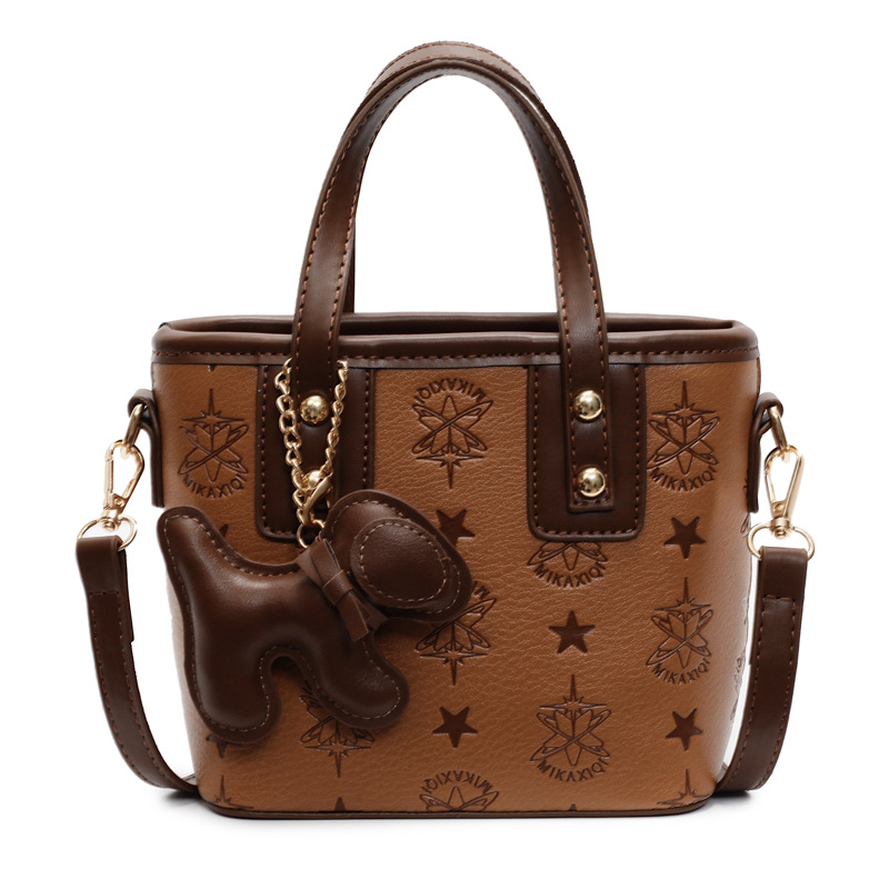 Bolso de mano popular para mujeres 2025 nuevo bolso de cubo de agua de textura casual versátil de alta calidad bolso de hombro