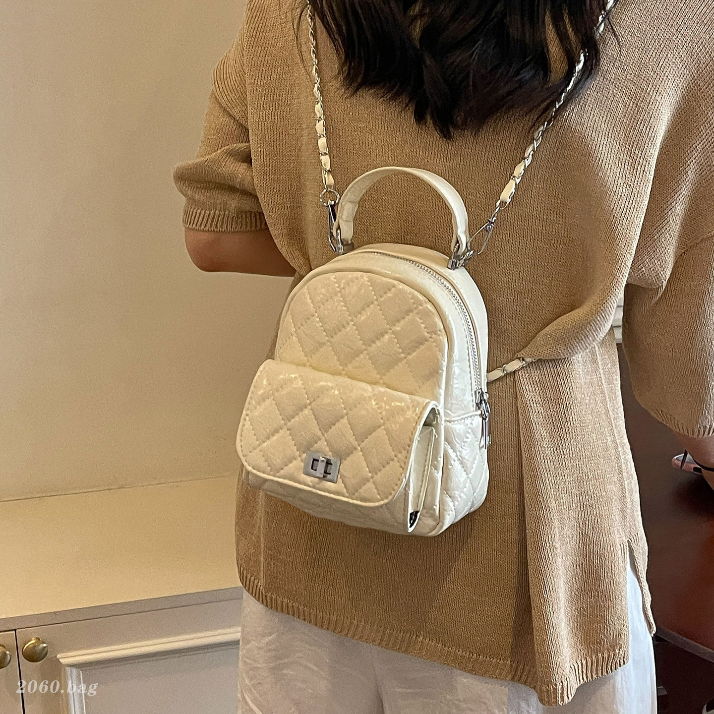 Bolsa de cadena de mochila, bolso pequeño, nuevo temperamento, estilo de ocio femenino, estilo de ocio femenino, 2026 universidad, viajes coreanos.