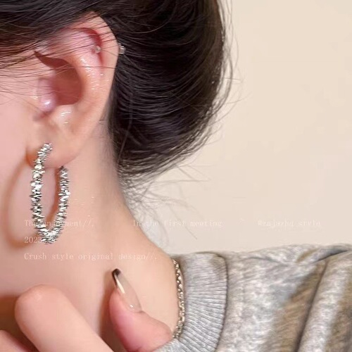 Broken silver big earrings for women autumn and winter ins cold style fashionable personalized design earrings suitable for round faces