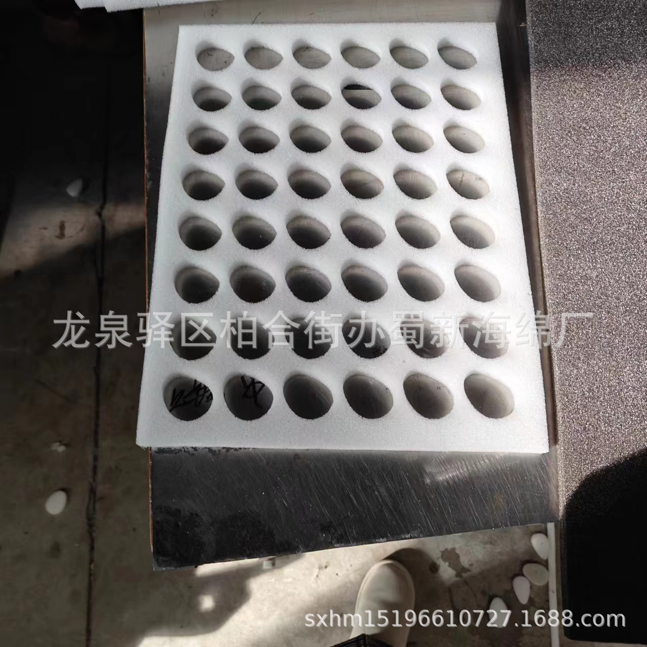 厂家供应白色草莓海绵/泡沫箱66枚77枚草莓海绵/草莓内衬