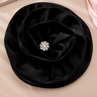 Spring and summer new flannel flower brooch cross-border new retro alloy diamond high-end texture small fragrance flower chest