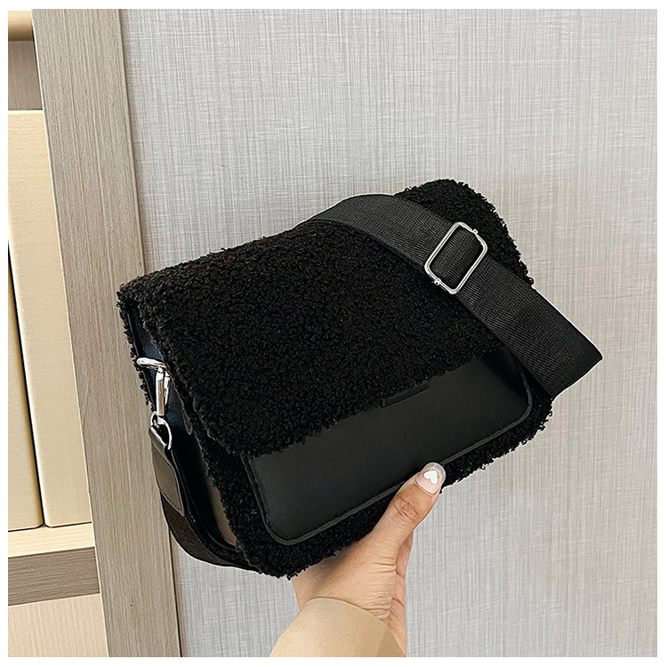 The 2024 new Korean-style trendy square lambskin patchwork single-shoulder crossbody bag is a fashionable and cute small square bag for girls undefined