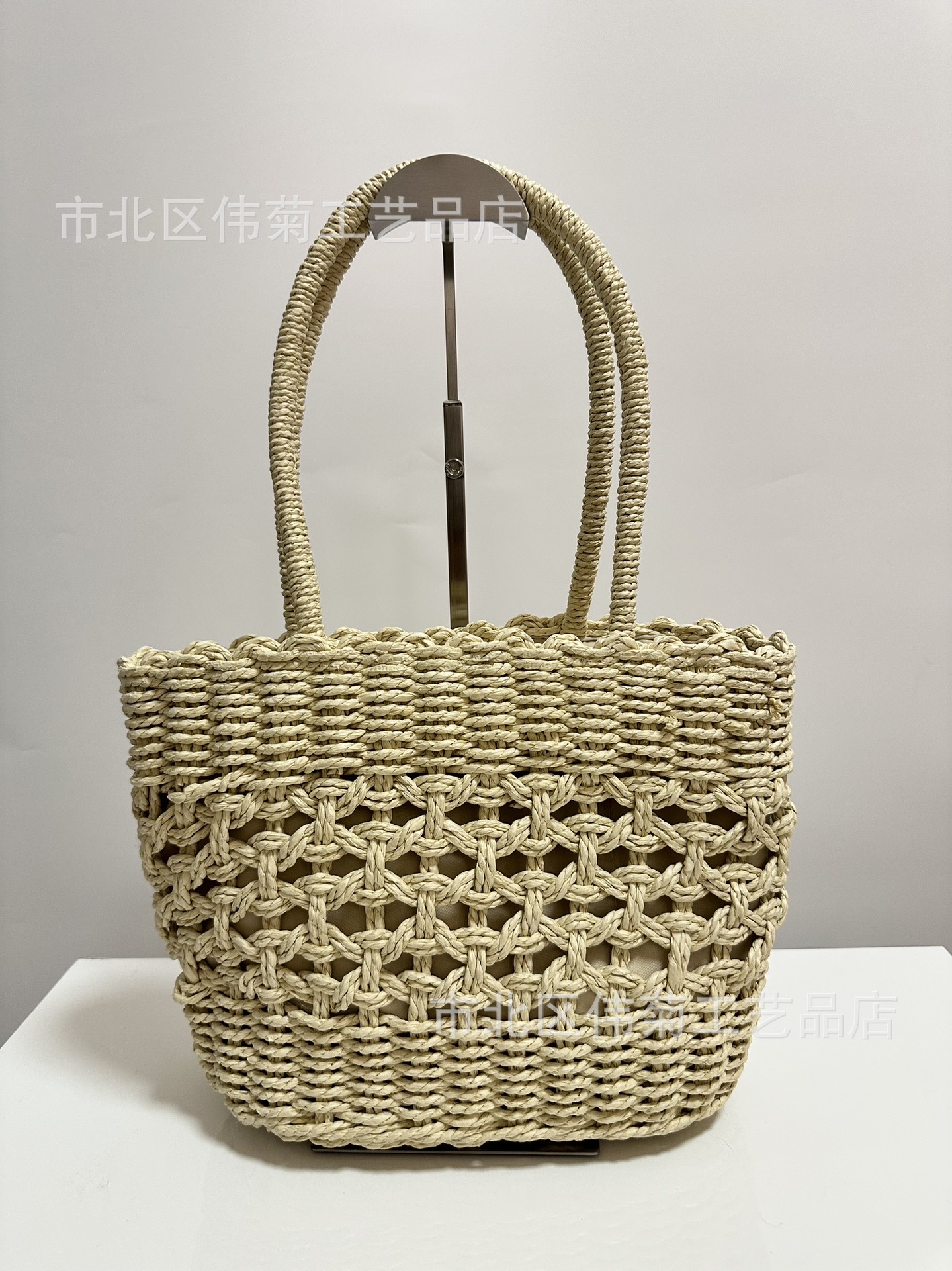 Handheld straw bag