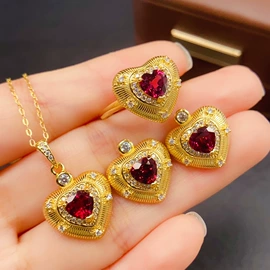 宝石手饰;宝石项饰;宝石耳饰