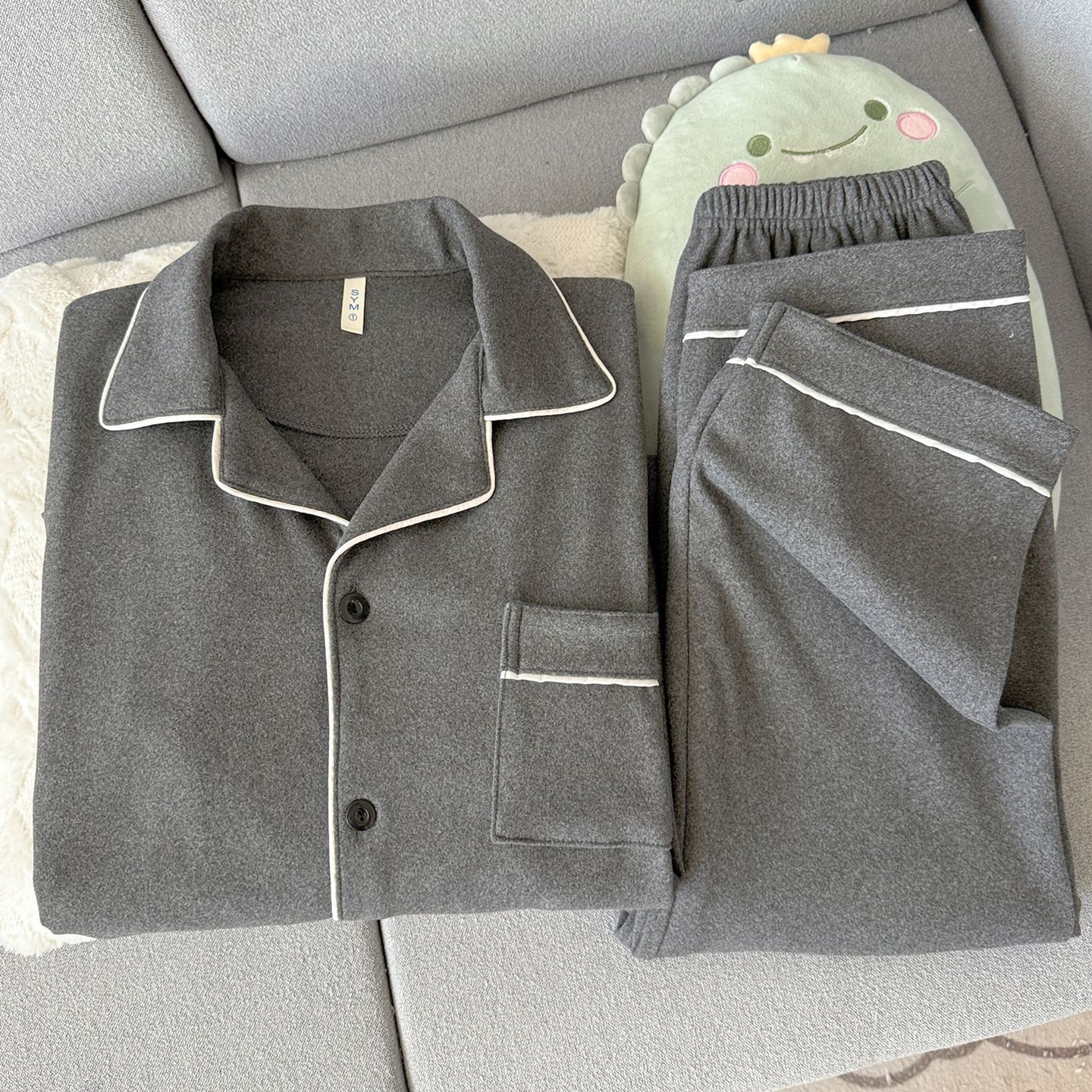 Pijamas negros de terciopelo para hombres primavera, otoño y invierno, terciopelo de coral grueso, calentamiento simple y de alta calidad, se puede usar ropa para el hogar