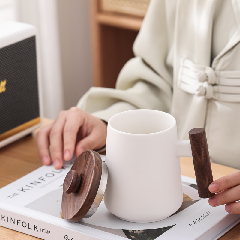 Mango de madera taza de cerámica taza de café taza de agua taza con cubierta de acero inoxidable logos grabados