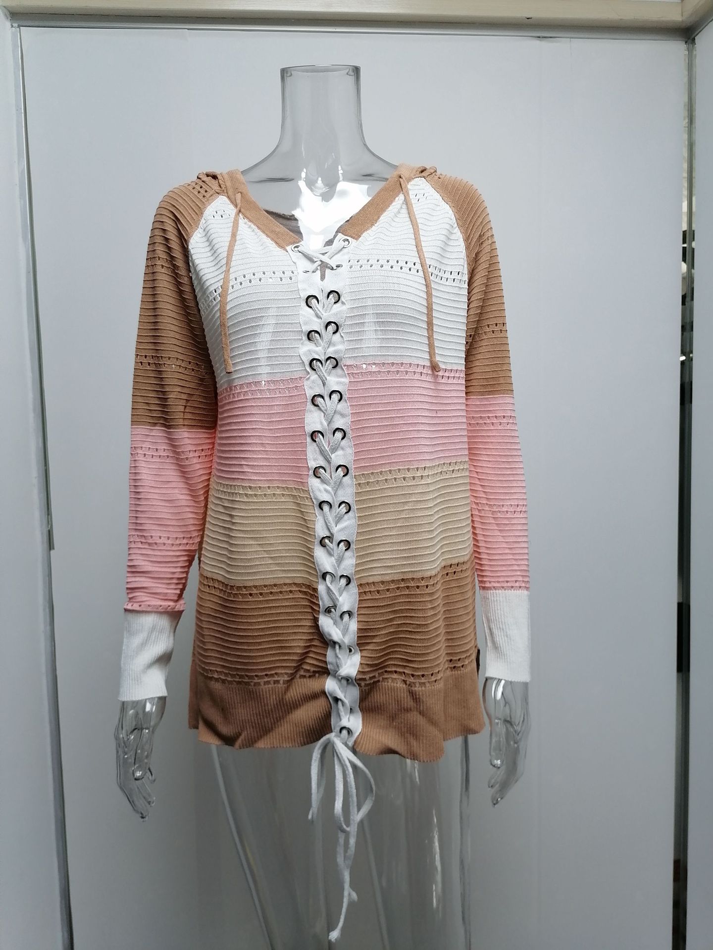 Vienspalvis moteriškas megztinis megztinis_voghion.com