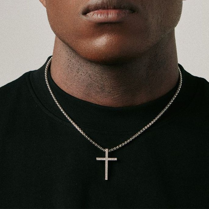 Fint diamantprytt halsband med kors för män borderless lyx_voghion.com