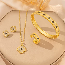 项链;首饰套装;戒指