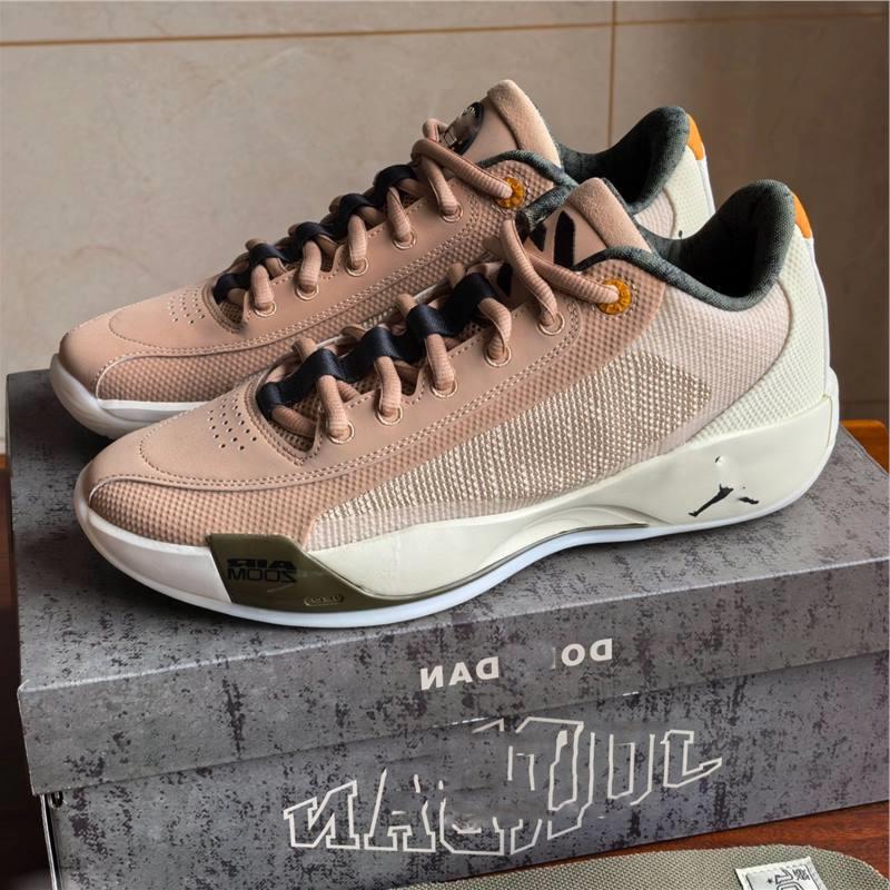 New Putian shoes: Luka.77, a basketball shoe designed for actual gameplay, featuring the Luka 77 design, inspired by Luka Doncic, and available in the East Single AJ style, suitable for men's daily training New Putian shoes: Luka.77, a basketball shoe designed for actual gameplay, featuring the Luka 77 design, inspired by Luka Doncic, and available in the East Single AJ style, suitable for men's daily training