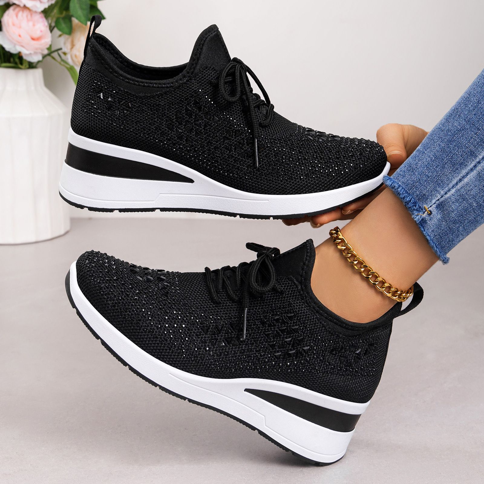 Zapatos casuales de mujer de cordón de diamante transfronterizo zapatos deportivos de gran tamaño de moda de comercio exterior zapatos de mujer de viaje diario zapatos de altura de mujer