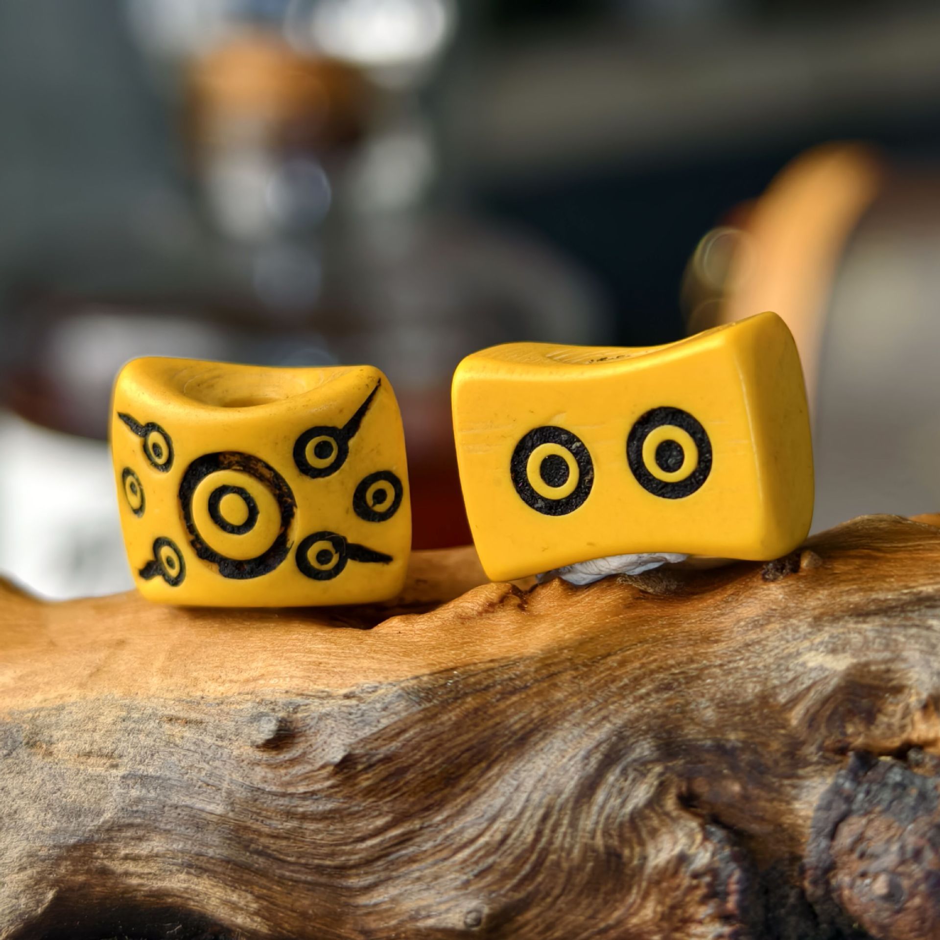 B90西藏雪巴黄色料器吉祥天母老古牌配珠散珠顶珠项链吊坠挂件