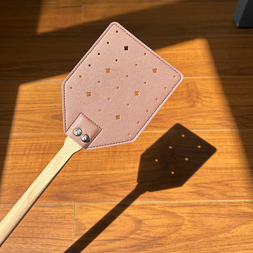 Solid wood fly swatter with extended wooden handle to kill mosquitoes, household thickened mosquito swatter, manual durable mosquito swatter, not bad