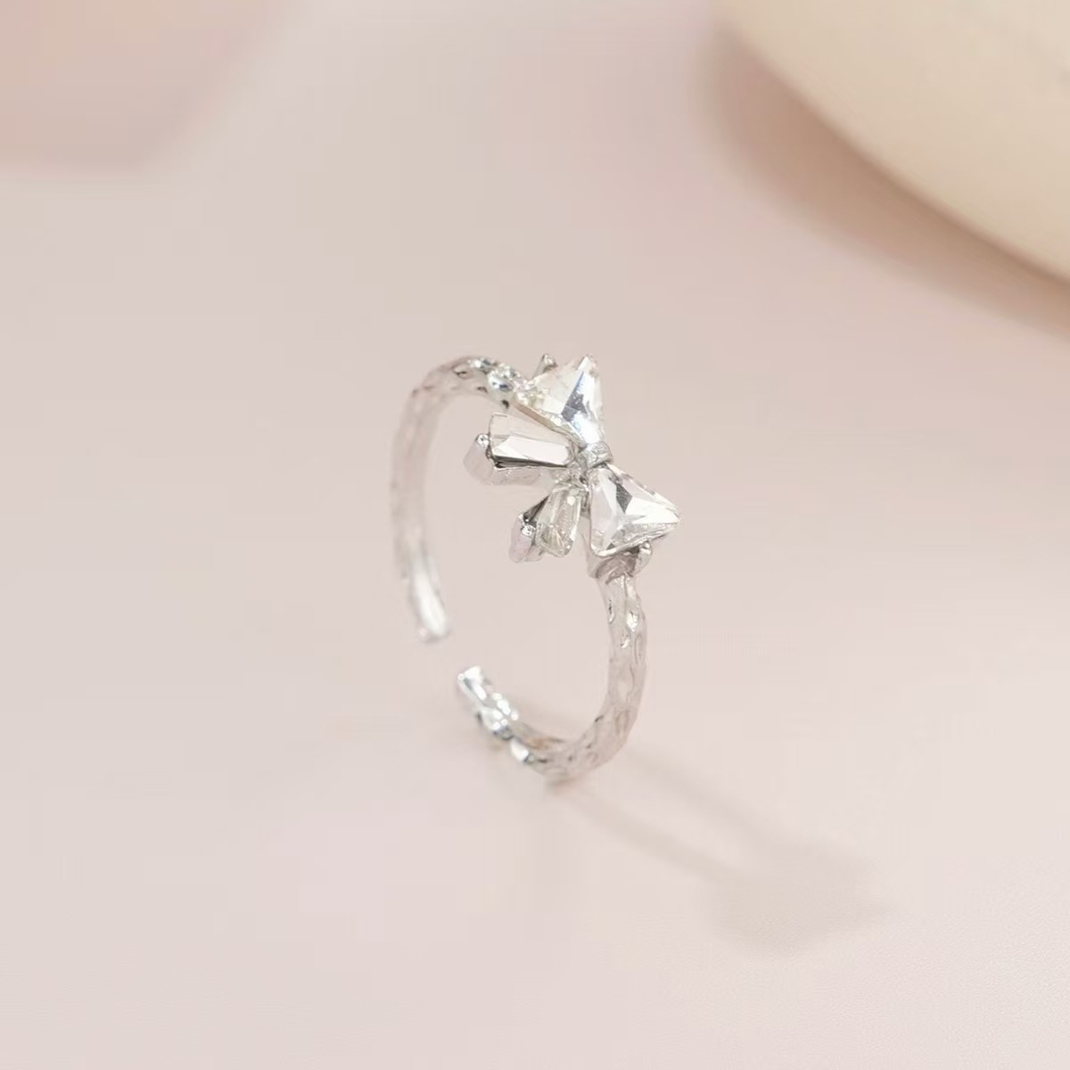 In-Stock Wholesale High-End Bowknot Ring for Women, Niche Design, Adjustable, Sweet and Light Luxury Ring