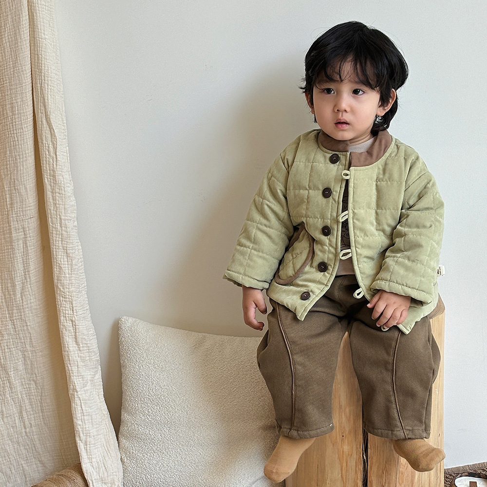 Ropa para niños coreanos, ropa de invierno para bebés y niños pequeños, chaqueta abrigada acolchada de algodón a cuadros cuadrados, ropa exterior, abanico de moda, bebés y niños al por mayor