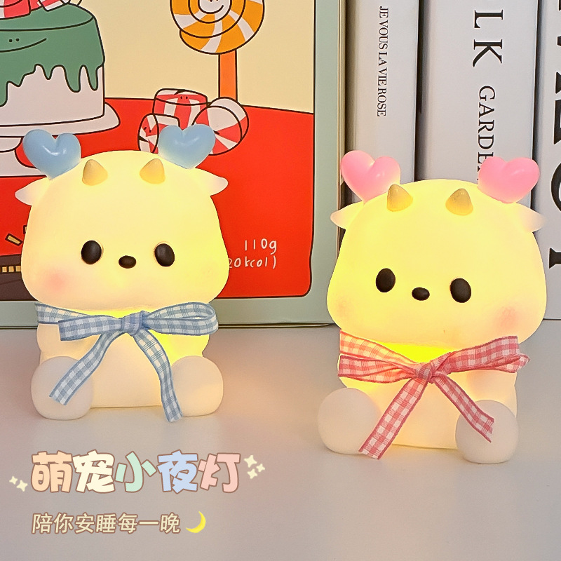 Luz nocturna de dragón pequeño de dibujos animados, lámpara de noche para dormitorio, luz ambiental, juguetes luminosos para niños, suministro al por mayor