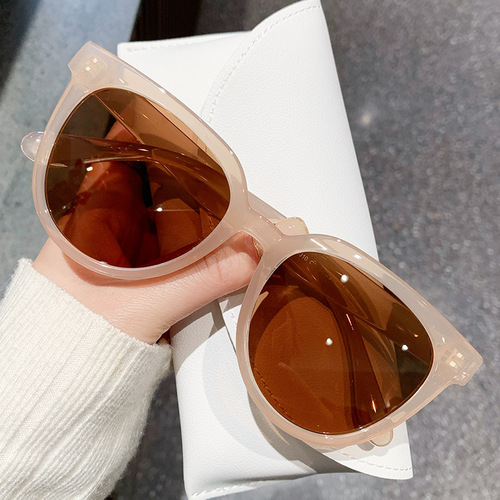 Liu Yifei and Xu Hongdou's same brown sunglasses for women Korean version ins versatile classic face-showing small polarized sunglasses