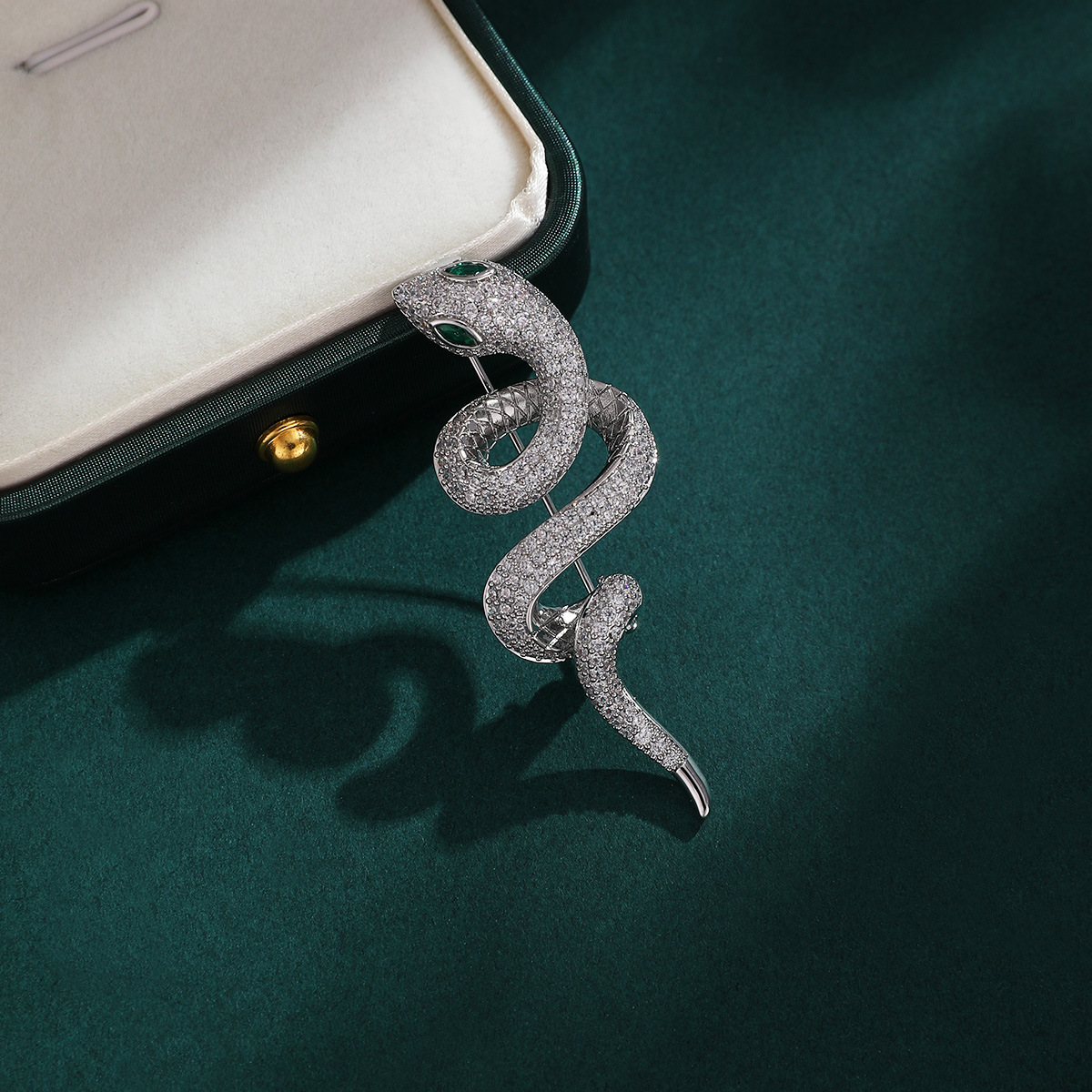 Año de la serpiente alrededor del broche de la serpiente femenina moda simple y exquisita personalidad temperamento elegante broche de pecho de la serpiente accesorios image 4