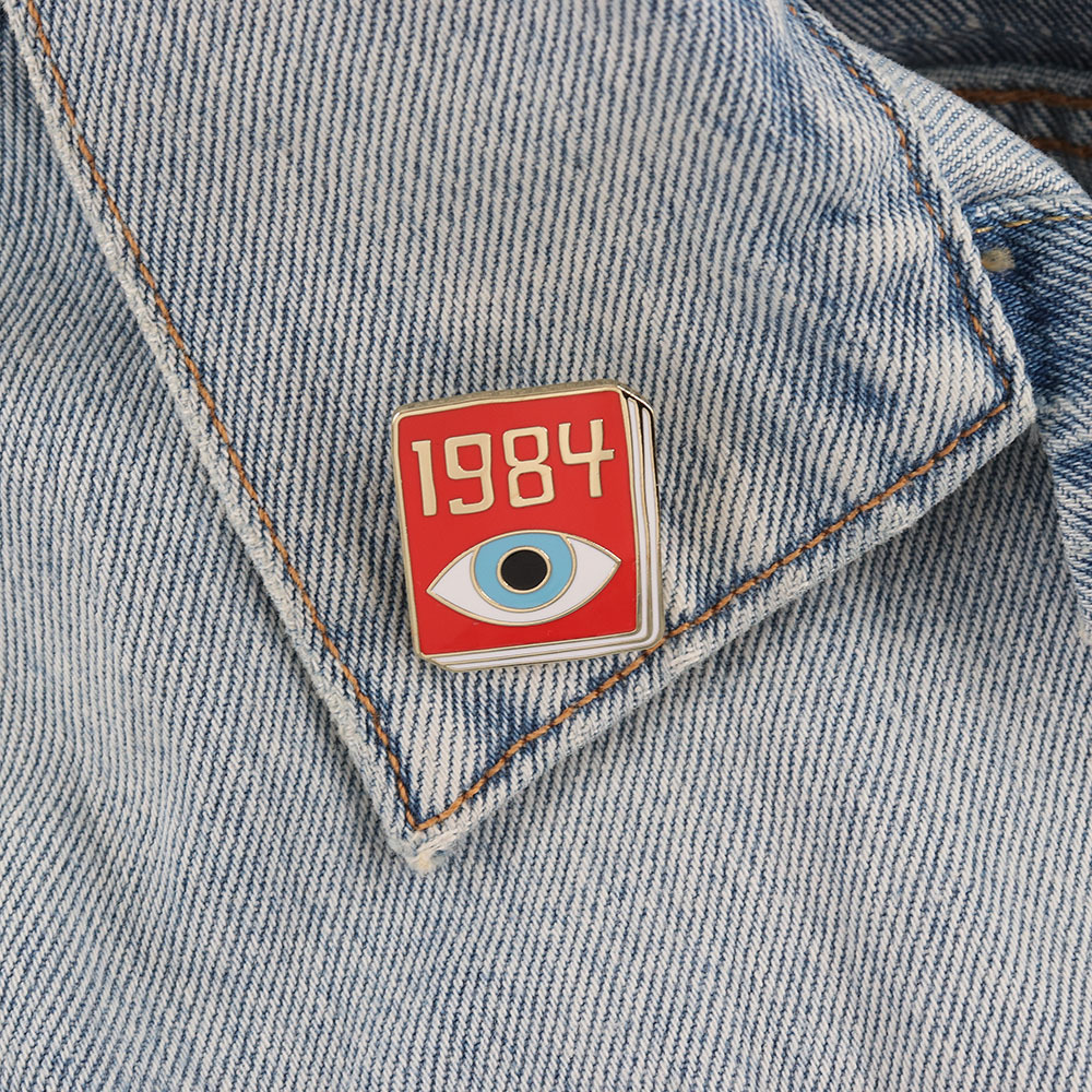 1984 년 소설 영감을받은 브로치 금속 배지 패션 배낭 핀 및 의류 액세서리