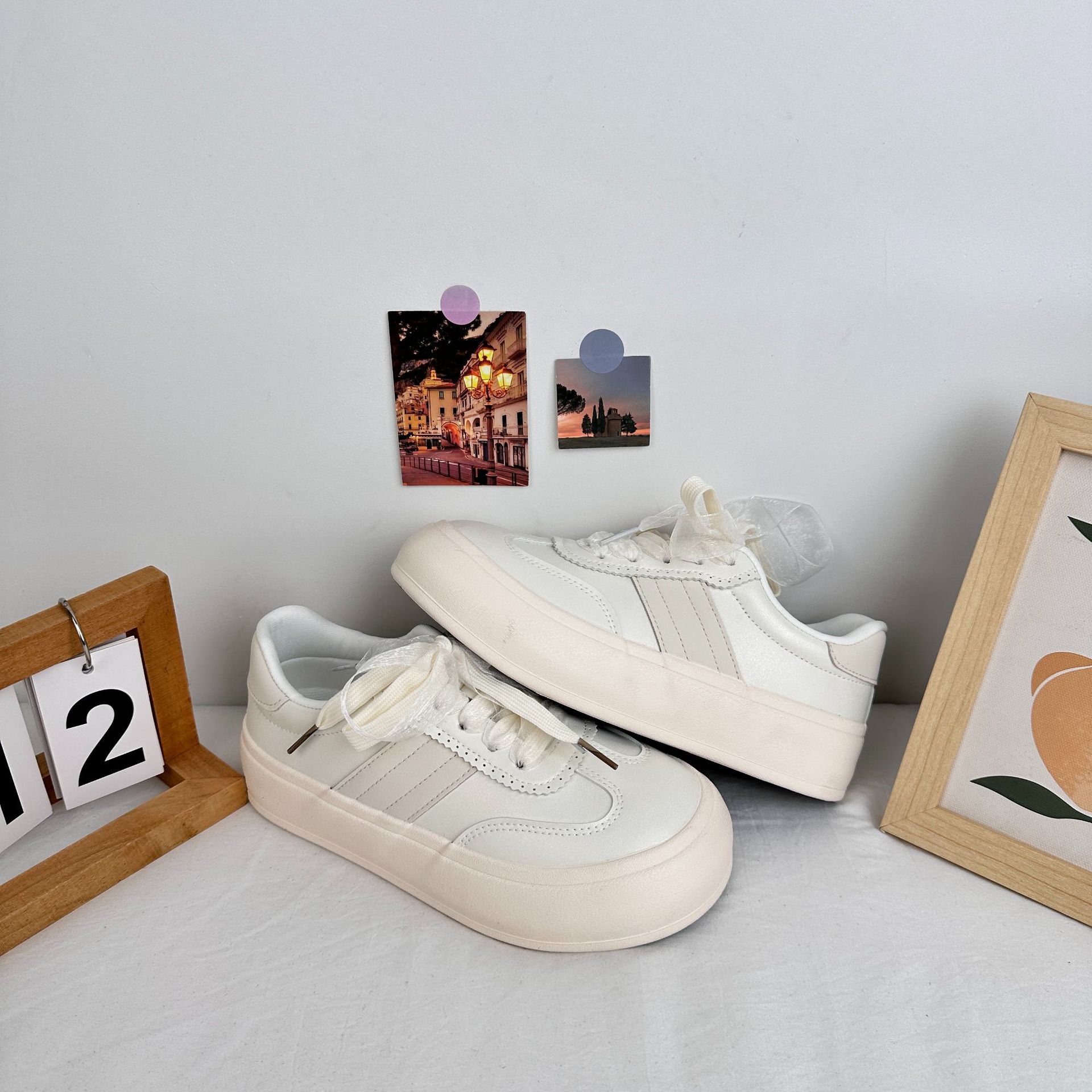 Fumeijia zapatos blancos para mujeres 2025 primavera nuevos zapatos de skate de leche de nicho universal zapatos de mujer de suela gruesa 6611