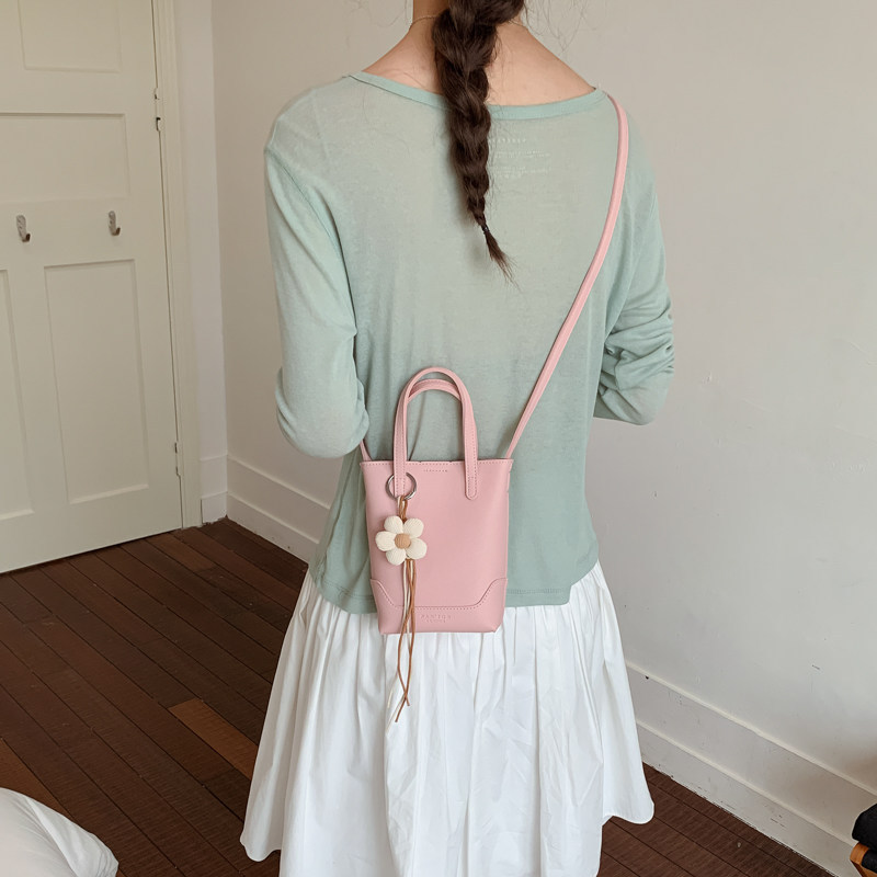 Nicho sensación bolso de moda bolso de mano simple mujer 2026 nuevo verano móvil inclinado universal popular hombro único