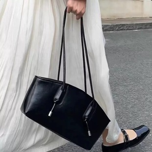 Black Armpit Bag for Women 2025 New Fashion High-Quality Niche Design Accessible Luxury Commuter Satchel Shoulder Bag