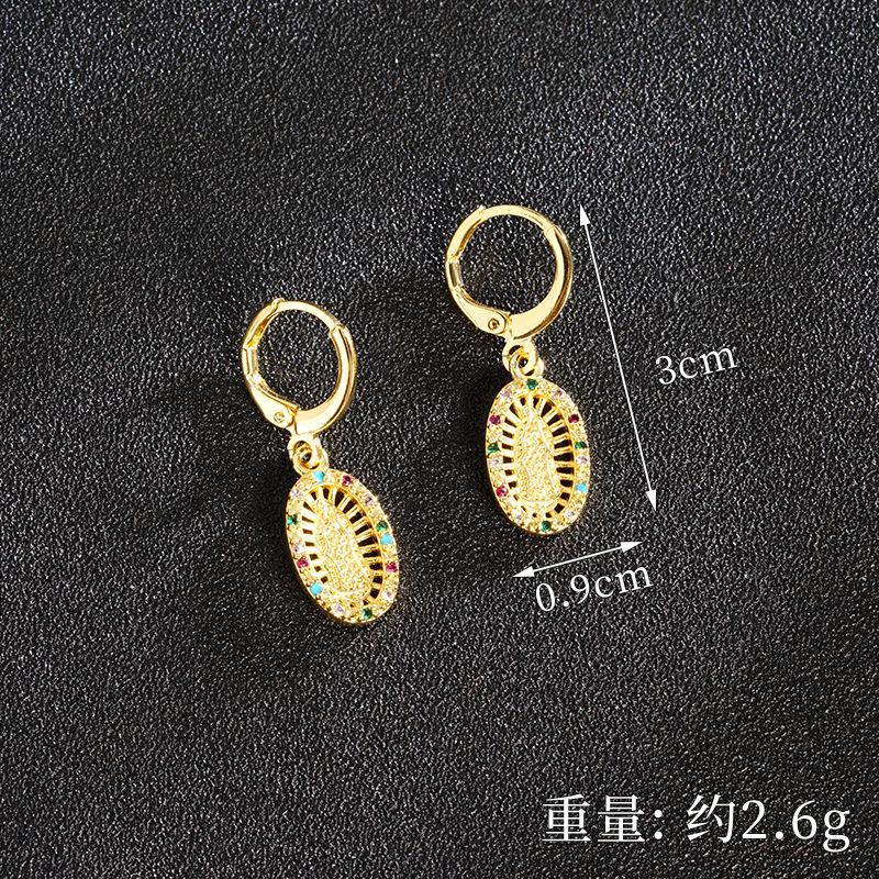 El nicho de Shajin de Vietnam creó el collar de la Virgen con incrustaciones de colores al estilo de la corte