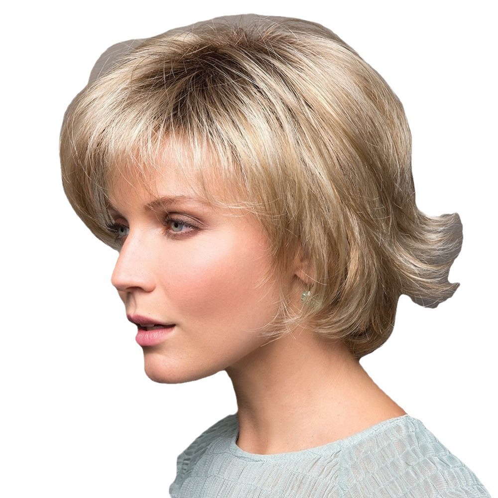 Pelucas de suministro de Amazon pelucas europeas y americanas pelucas de pelo corto de las mujeres hacia arriba de oro de alta temperatura de seda pelucas de fibra química fabricante en stock