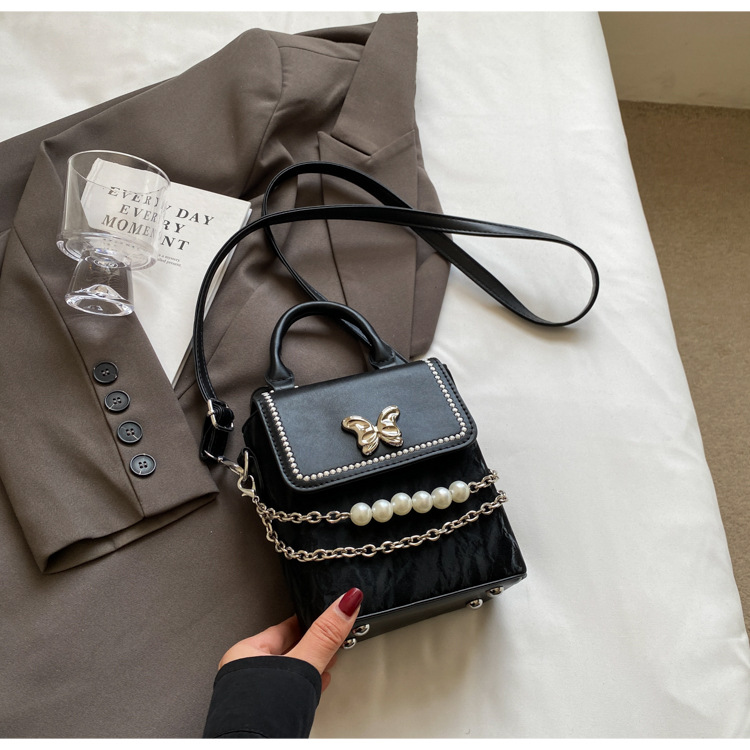 Niche Handheld Box 2024 New Color Contrasting Crossbody Fashion Butterfly Commuter Phone Shoulder Bag_voghion.com