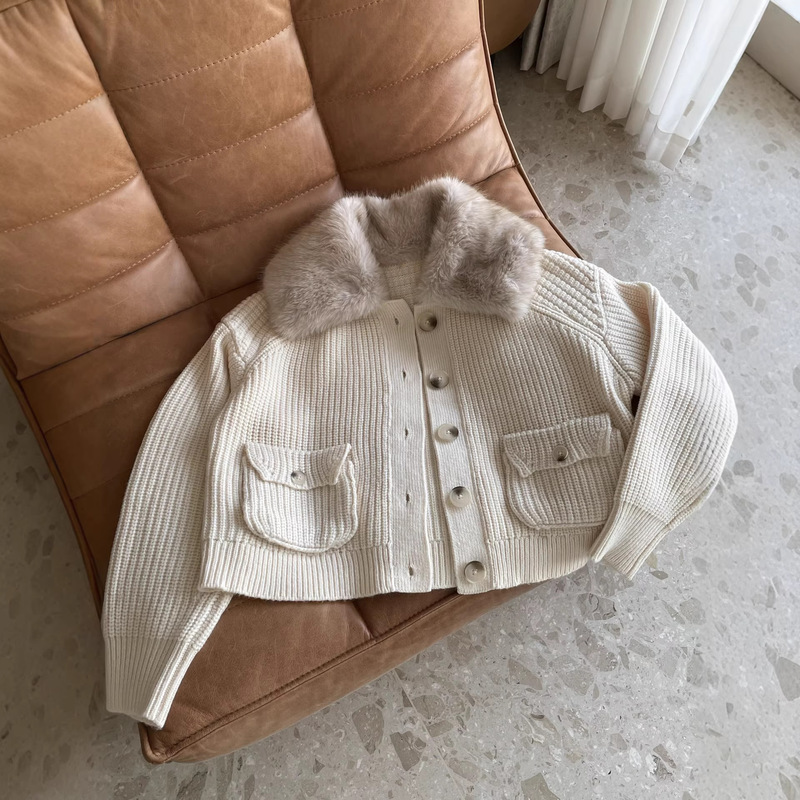 Zhu Zhu's Same Style 2026 Early Spring Retro Old Money Style Fur Collar Chunky Knit Short Soft Knit Cardigan for Women Zhu Zhu's Same Style 2026 Early Spring Retro Old Money Style Fur Collar Chunky Knit Short Soft Knit Cardigan for Women