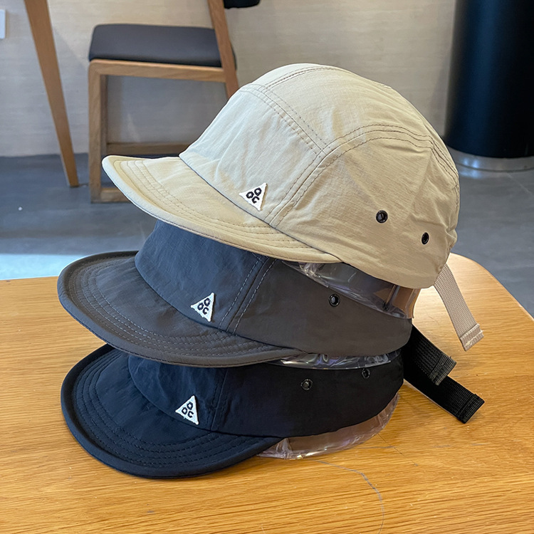 Hochwertiger japanischer Baseballmütze mit kurzem Schirm, Straßen-Soft-Schirm Fünf-Panel Sonnenschutzmütze, Student Outdoor Enten-Zunge Mütze Unisex