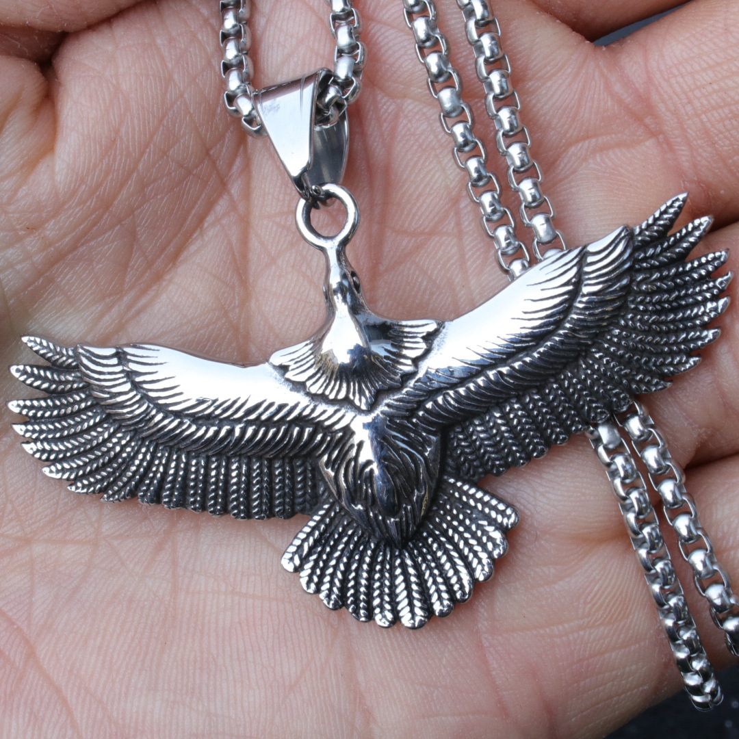 2023 europeo y americano transfronterizo popular vintage punk joyería titanio acero pulido negro águila colgante de acero inoxidable collar