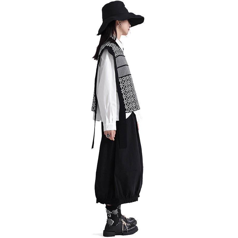 Cuello redondo estilo chino retro blanco y negro rayas de punto chaleco 2023 otoño e invierno nuevo sin mangas nicho diseño superior